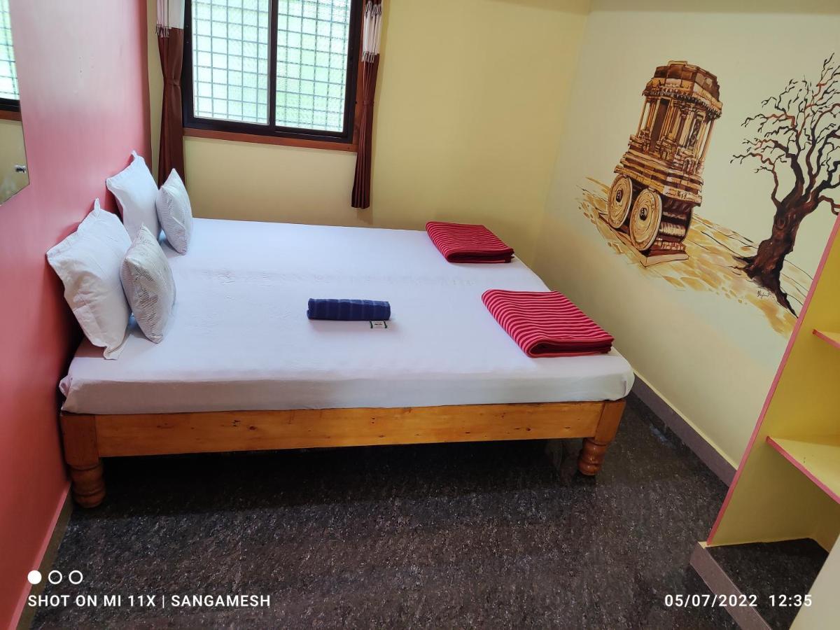 Vaibhav Home Stay Хампи Екстериор снимка