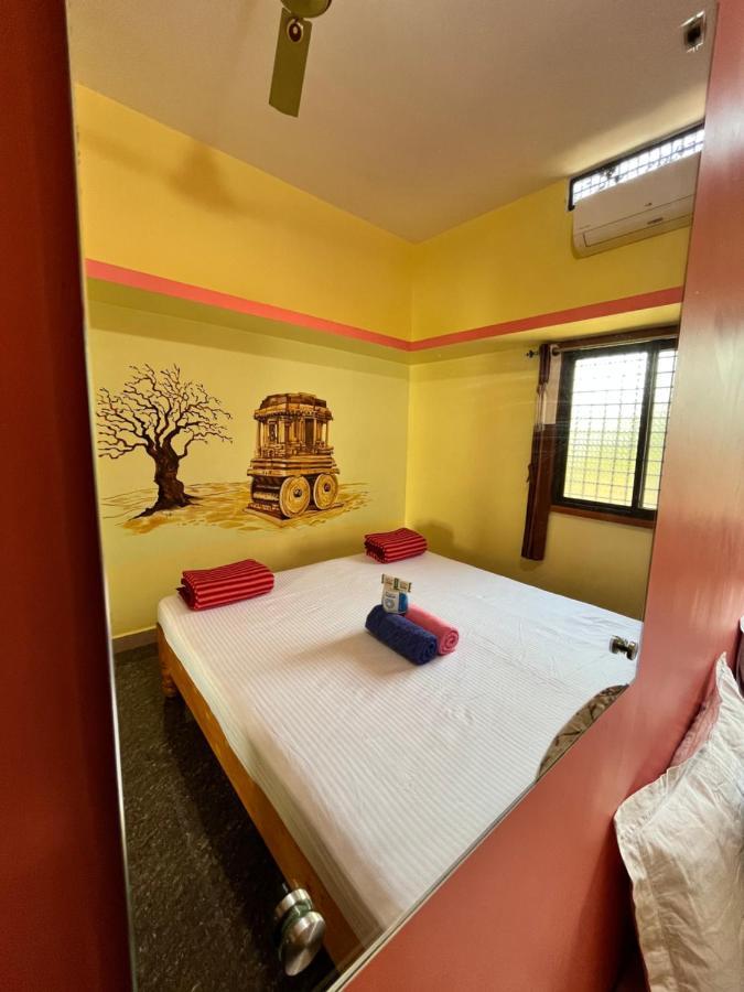 Vaibhav Home Stay Хампи Екстериор снимка